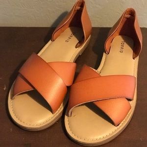 Flat sandals